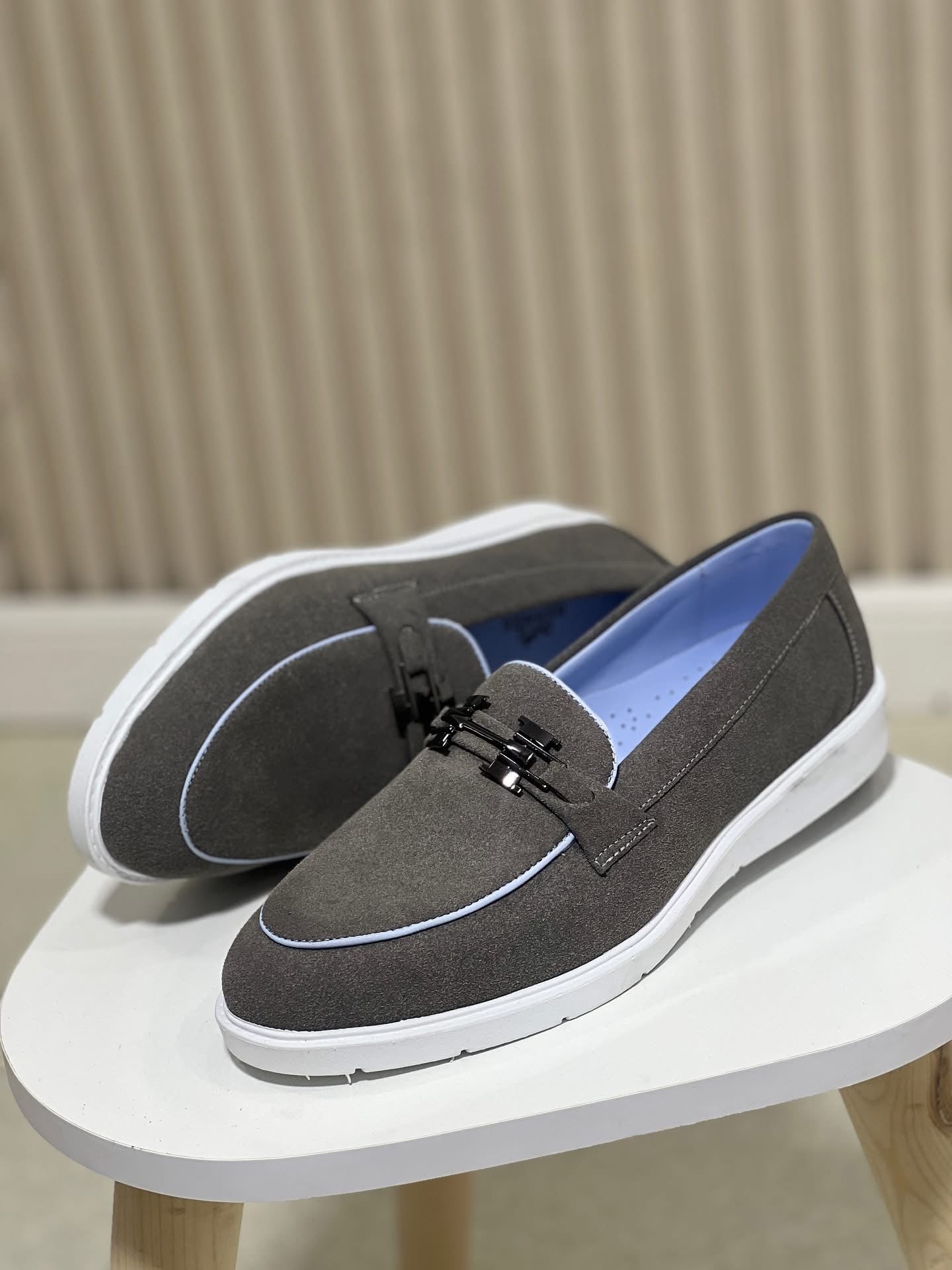 HRMS GRIS H